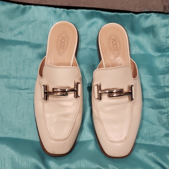 Tod's Shoes - Tod's Double T Leather Slippers
